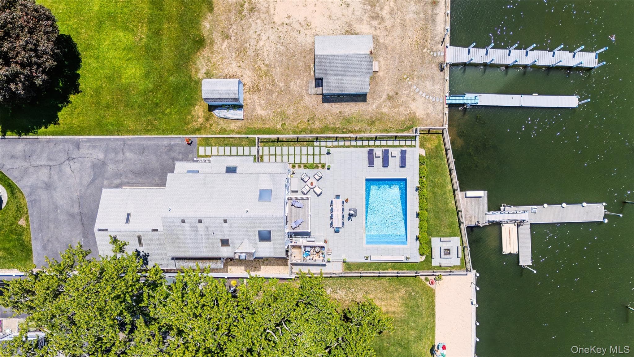 81 Beach Road thumbnail 48