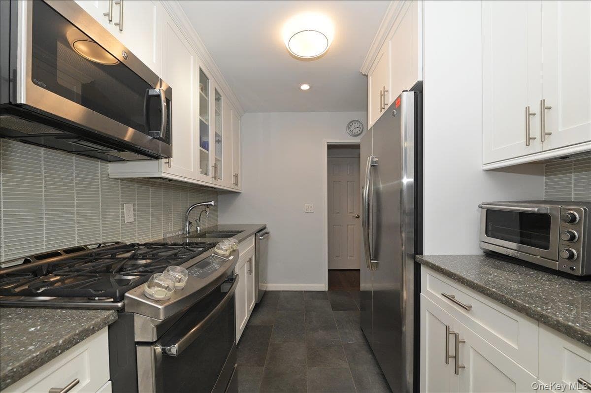 40 Stoner Avenue Unit: 2F thumbnail 6