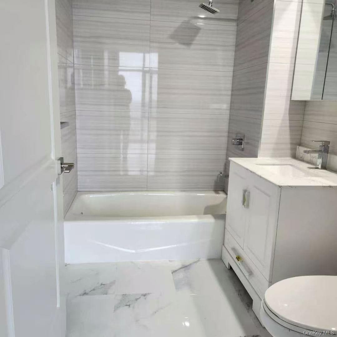 4162 Bowne Street Unit: 14E thumbnail 8