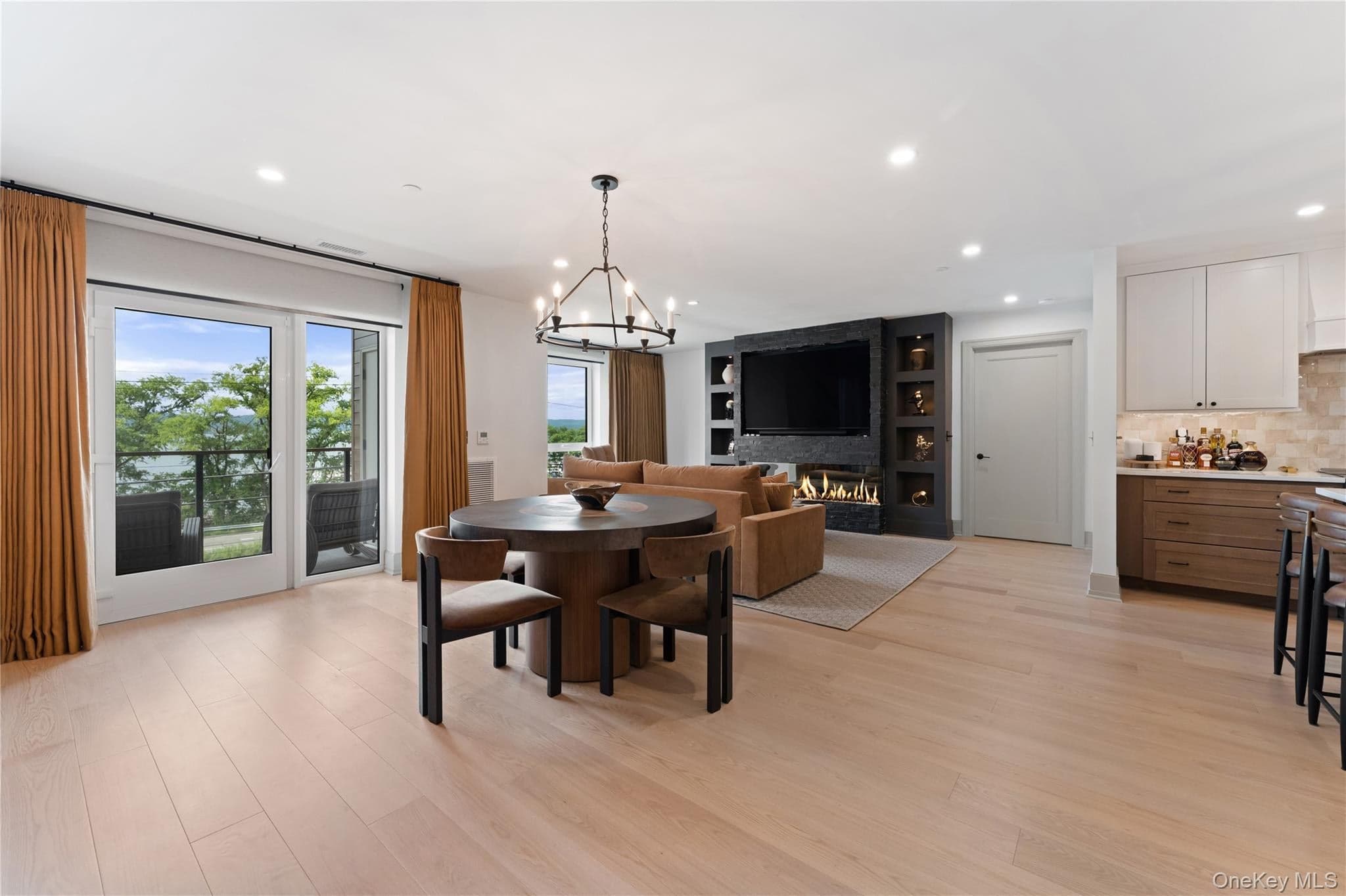 25 S Riverside Avenue Unit: 210 thumbnail 9
