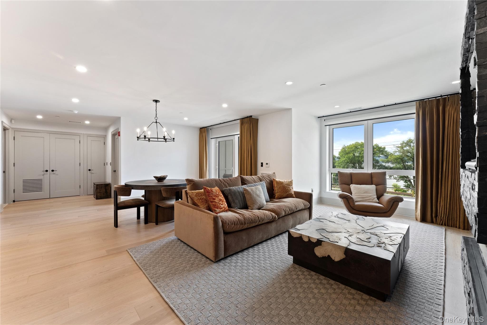 25 S Riverside Avenue Unit: 210 thumbnail 4