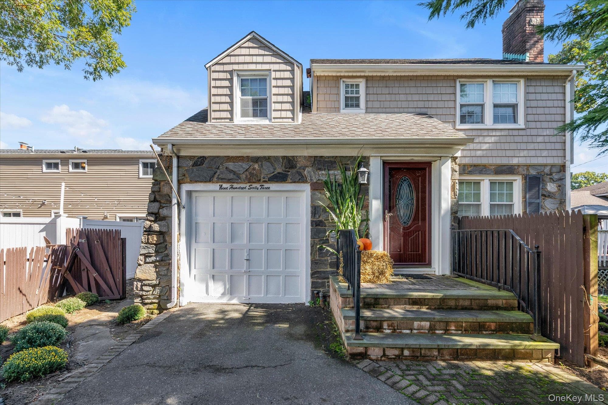 963 Bellmore Road photo 1