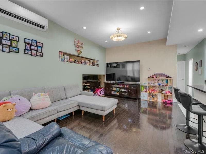 7726 Kneeland Avenue thumbnail 6