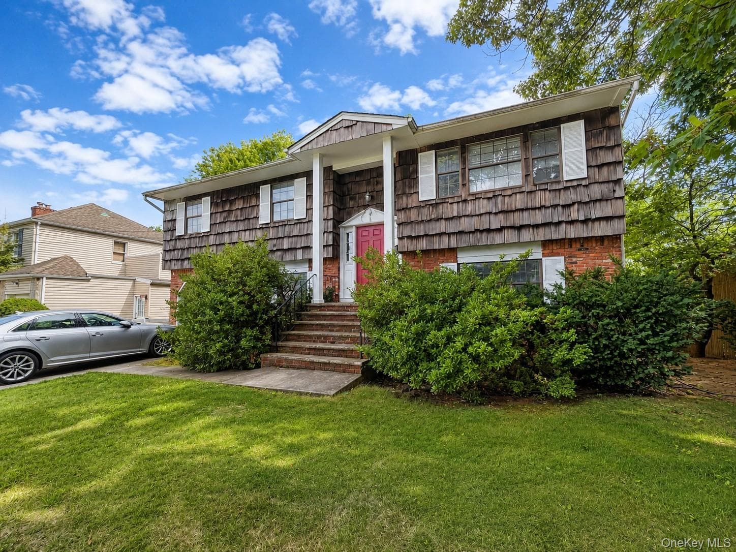 7 Roberts Lane photo 1