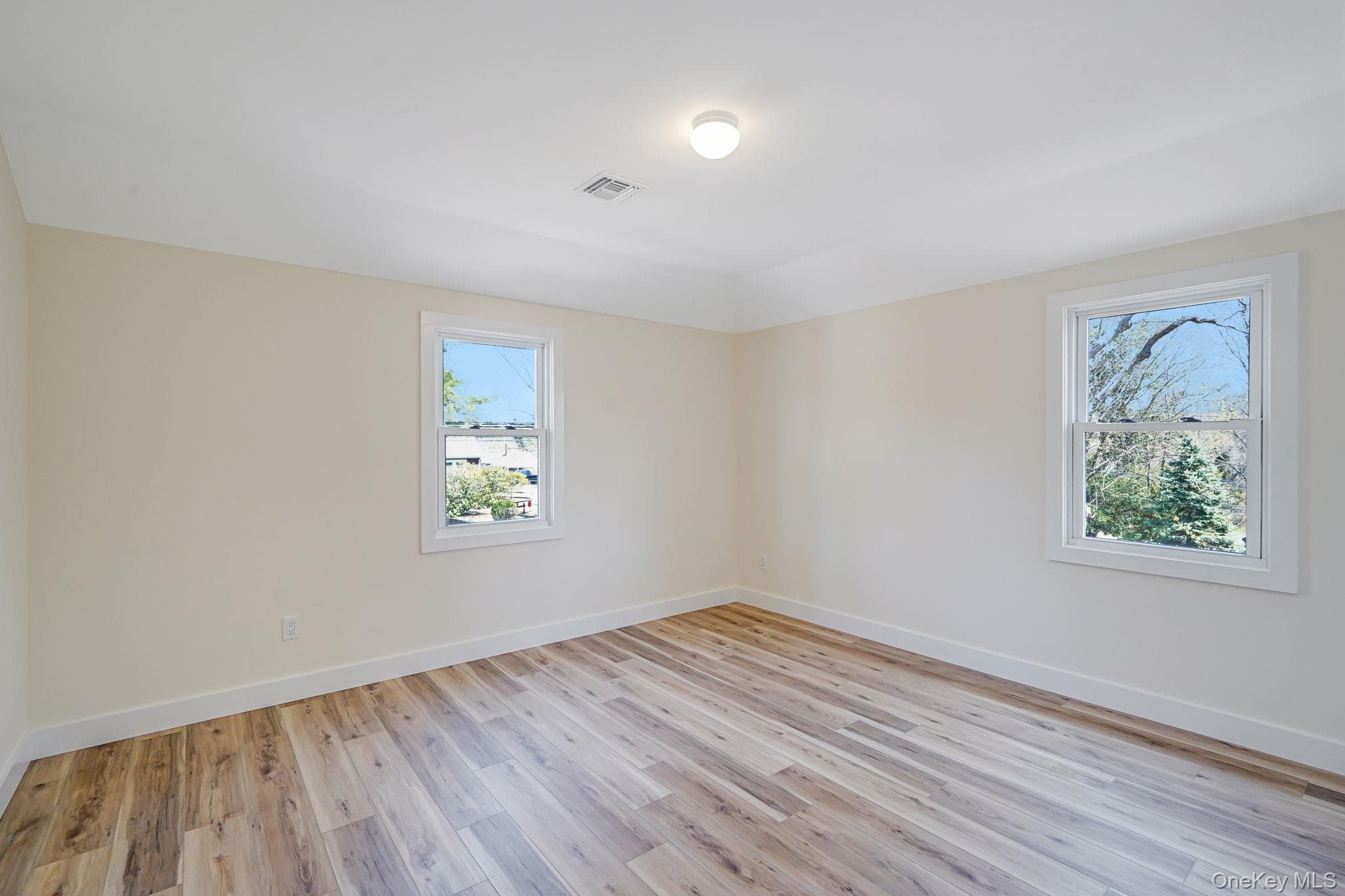 2939 N Wading River Road thumbnail 16