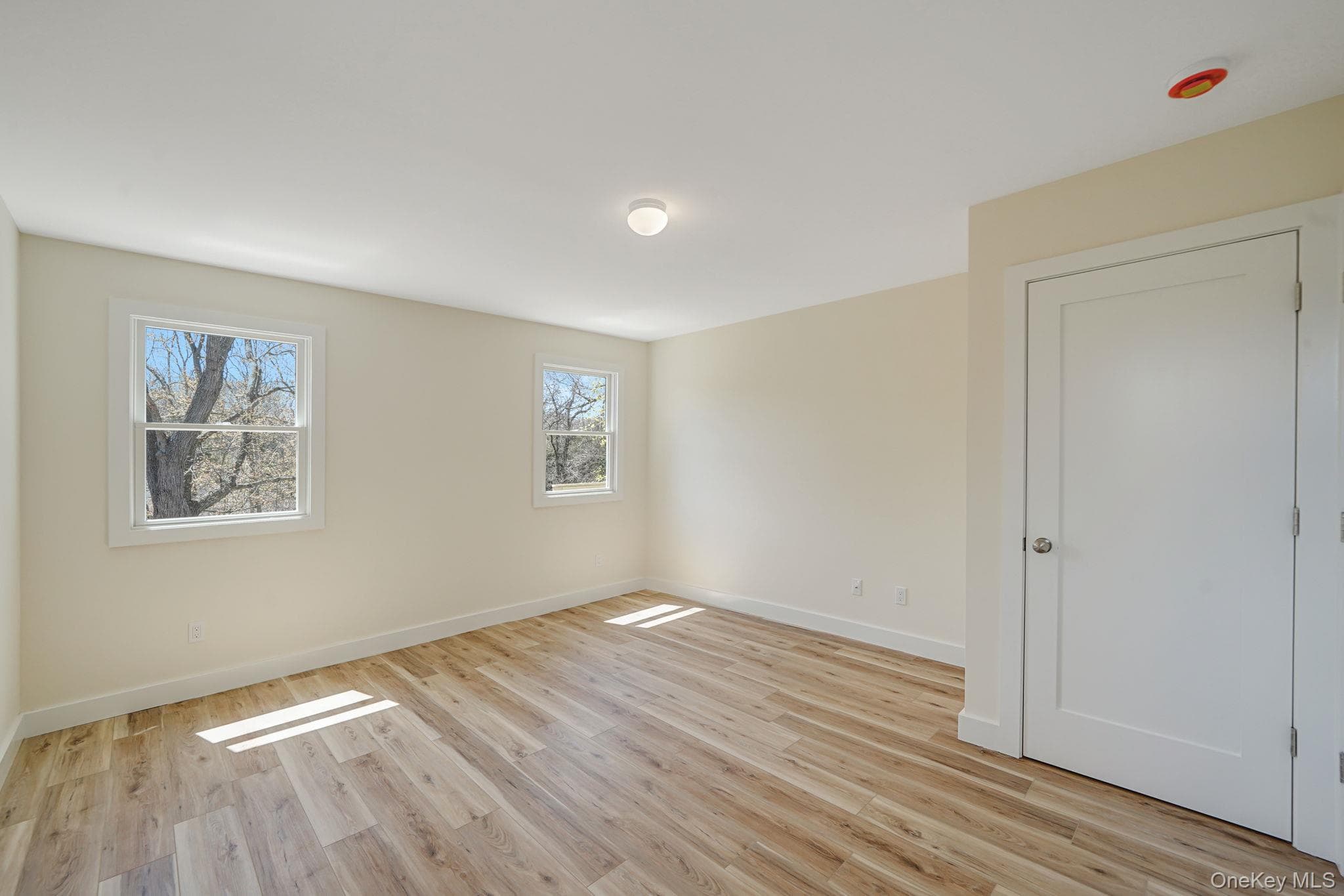 2939 N Wading River Road thumbnail 9