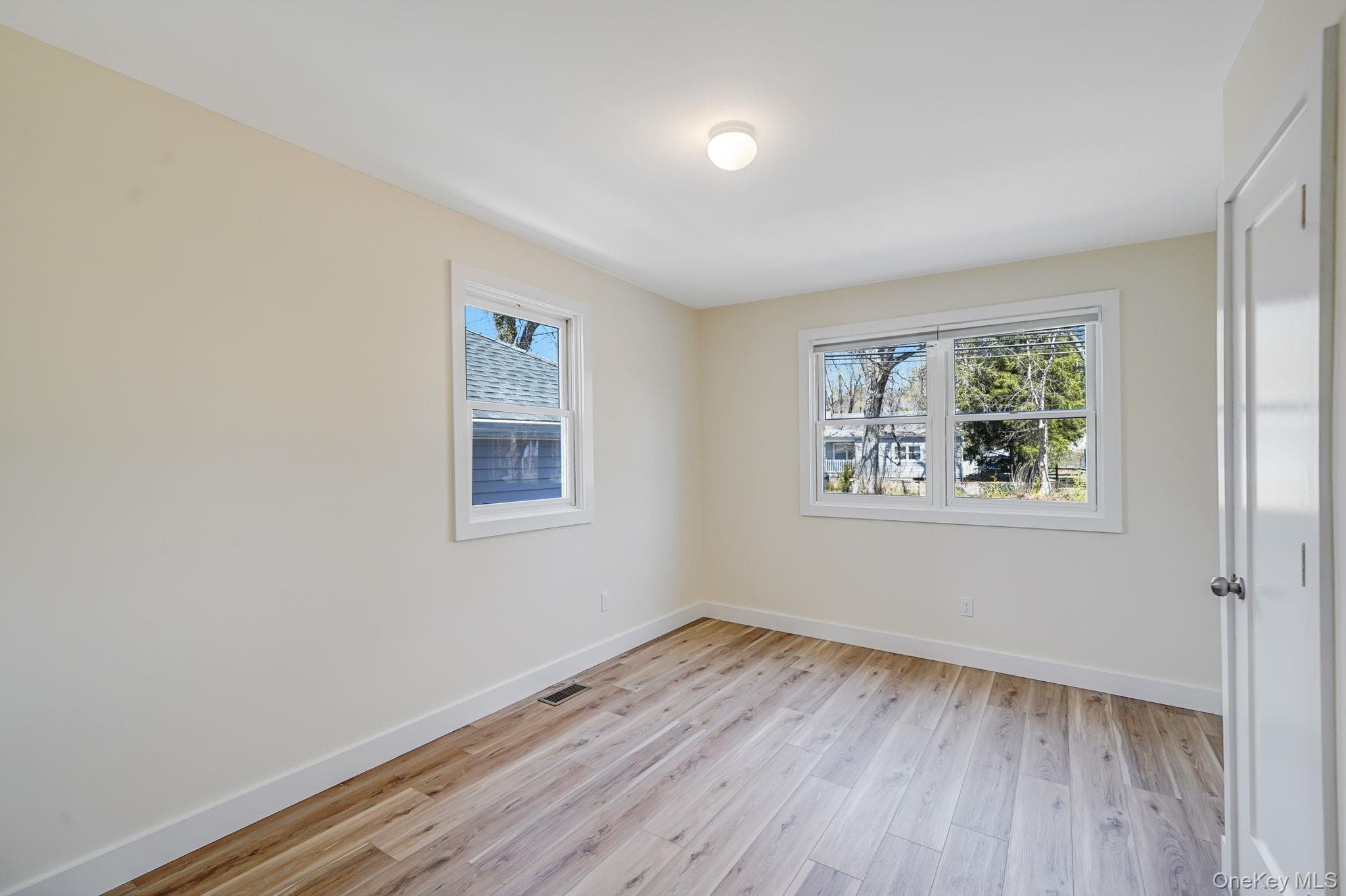 2939 N Wading River Road thumbnail 12