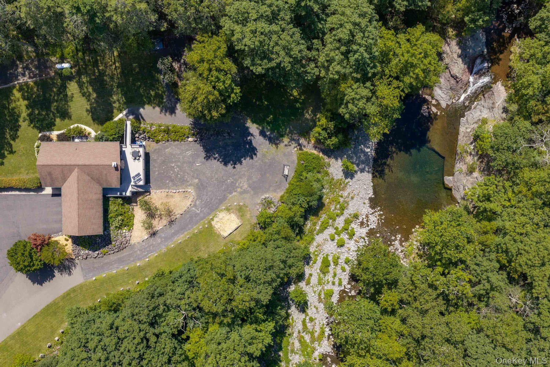61 Woodland Falls Road thumbnail 2