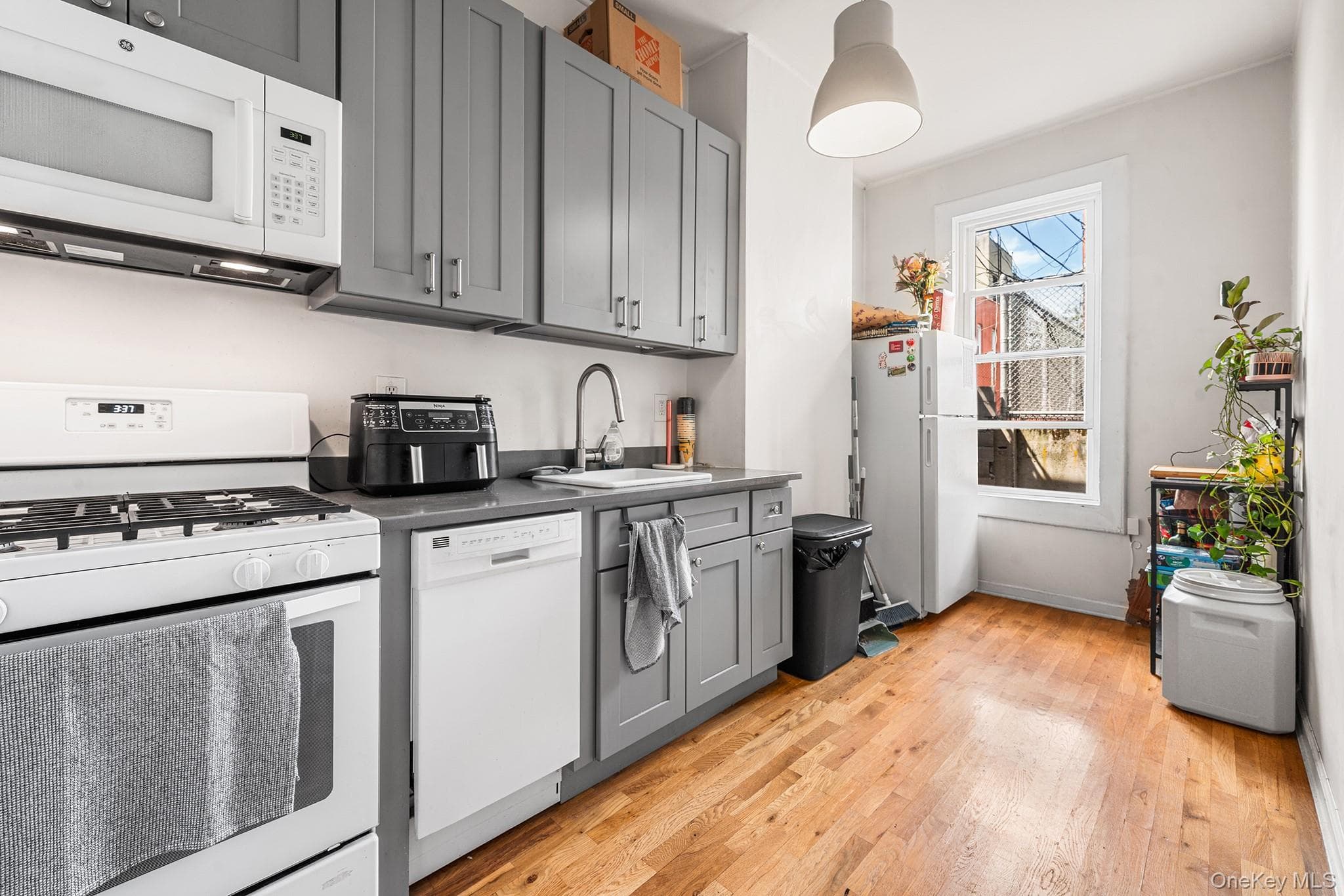 601 Knickerbocker Avenue thumbnail 18
