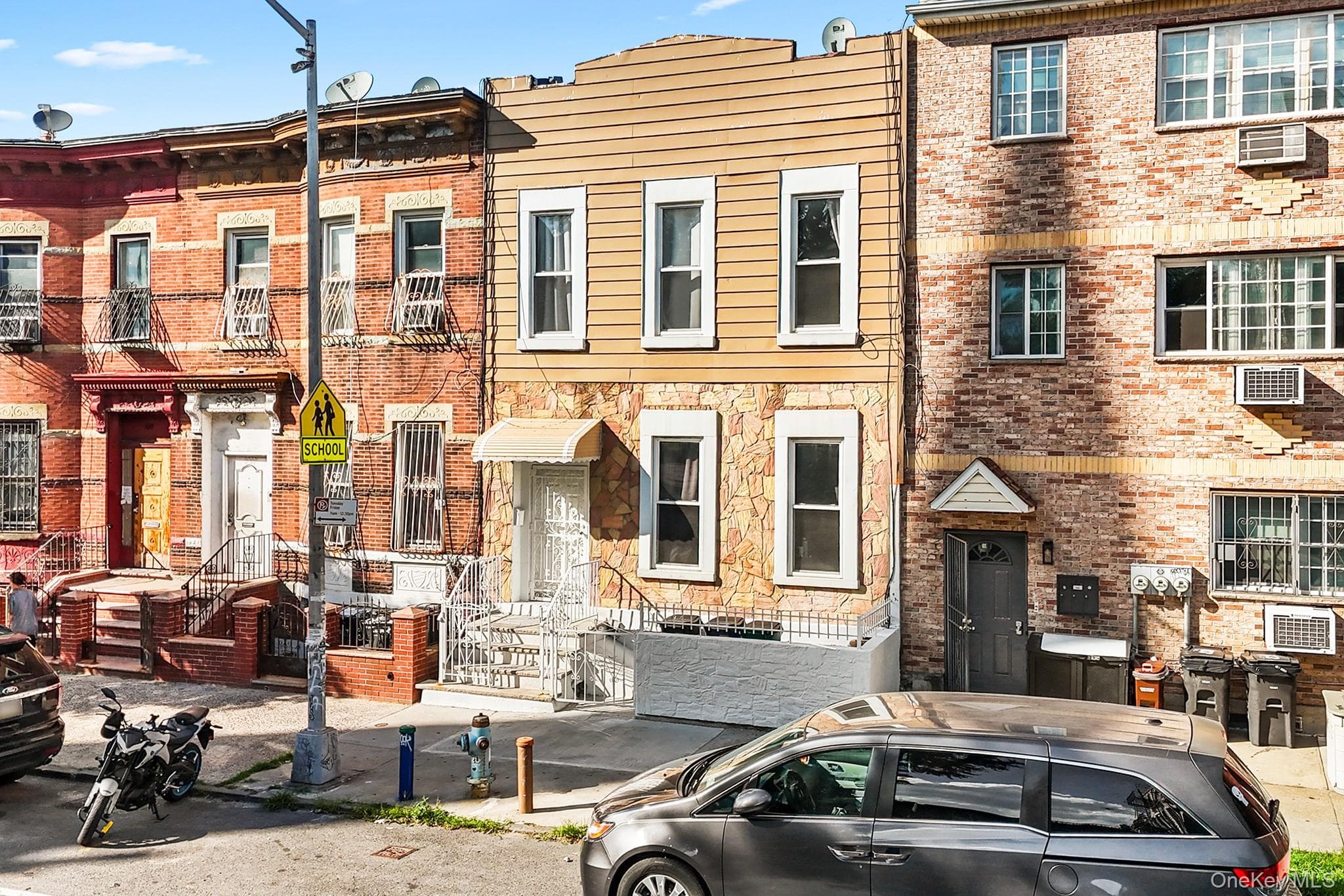 601 Knickerbocker Avenue thumbnail 2