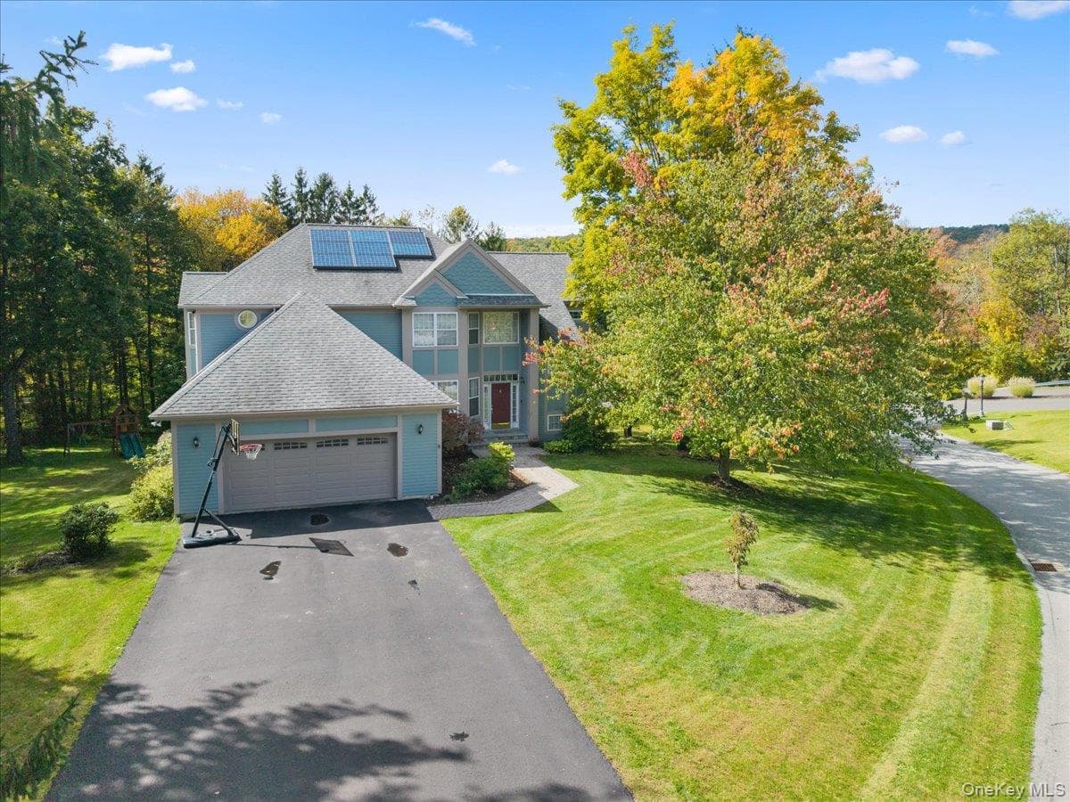 9 Bridle Way, Pawling