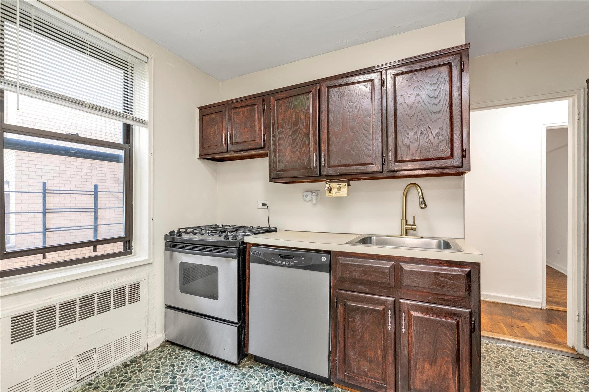 141-05 Pershing Crescent Unit: 117 thumbnail 9