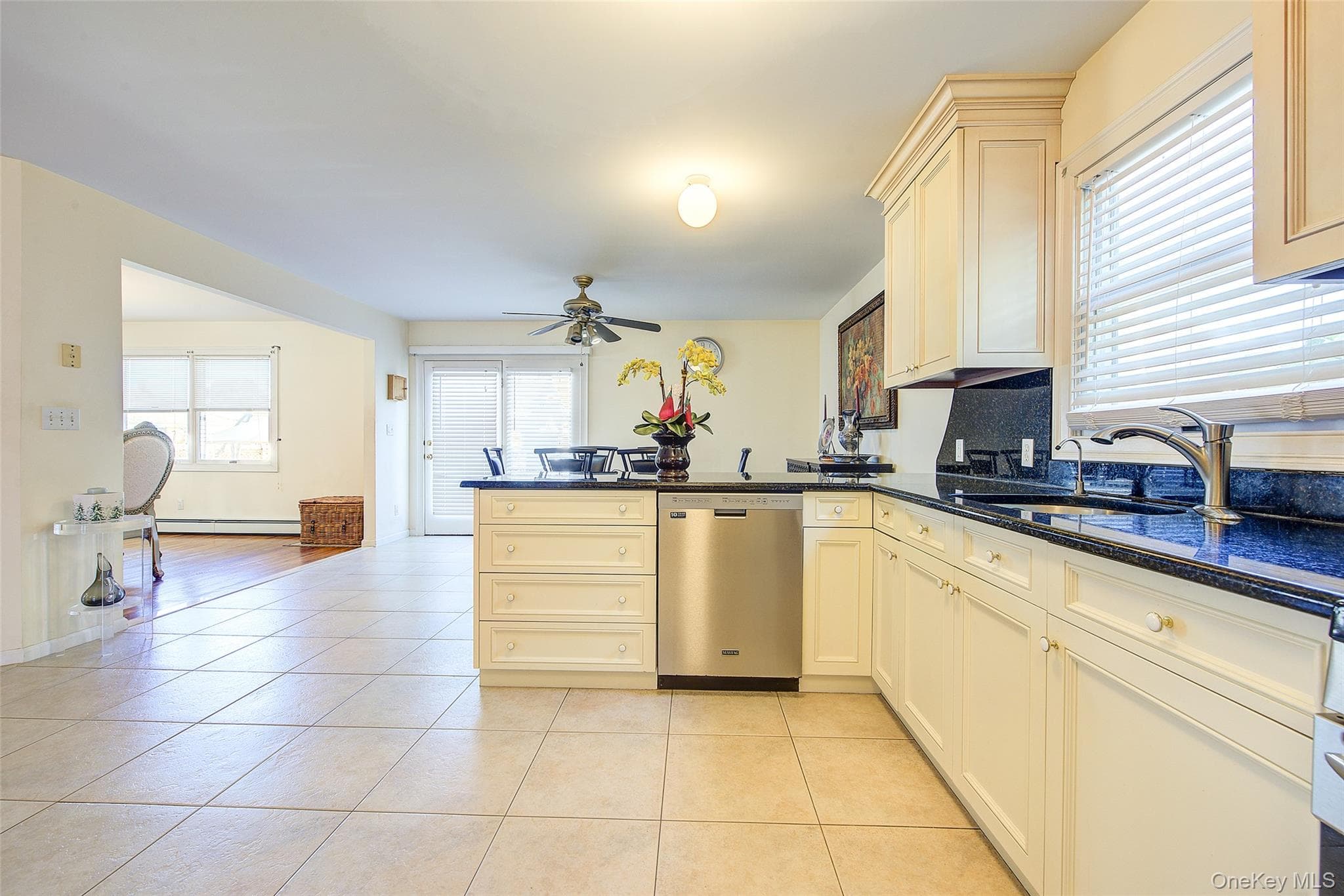 64 Cottage Place thumbnail 11