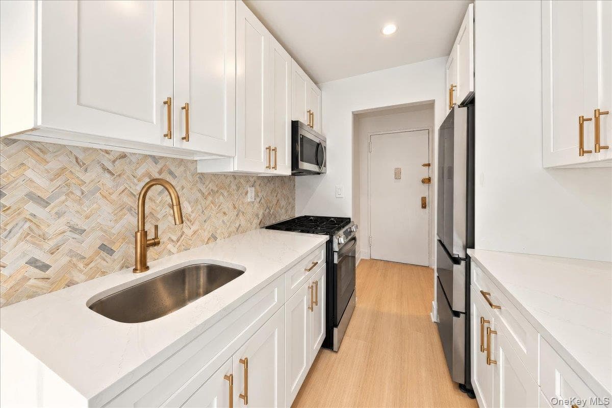 1300 Midland Avenue Unit: C26 thumbnail 16