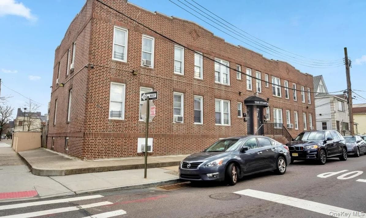 95-03 Cresskill Place thumbnail 2