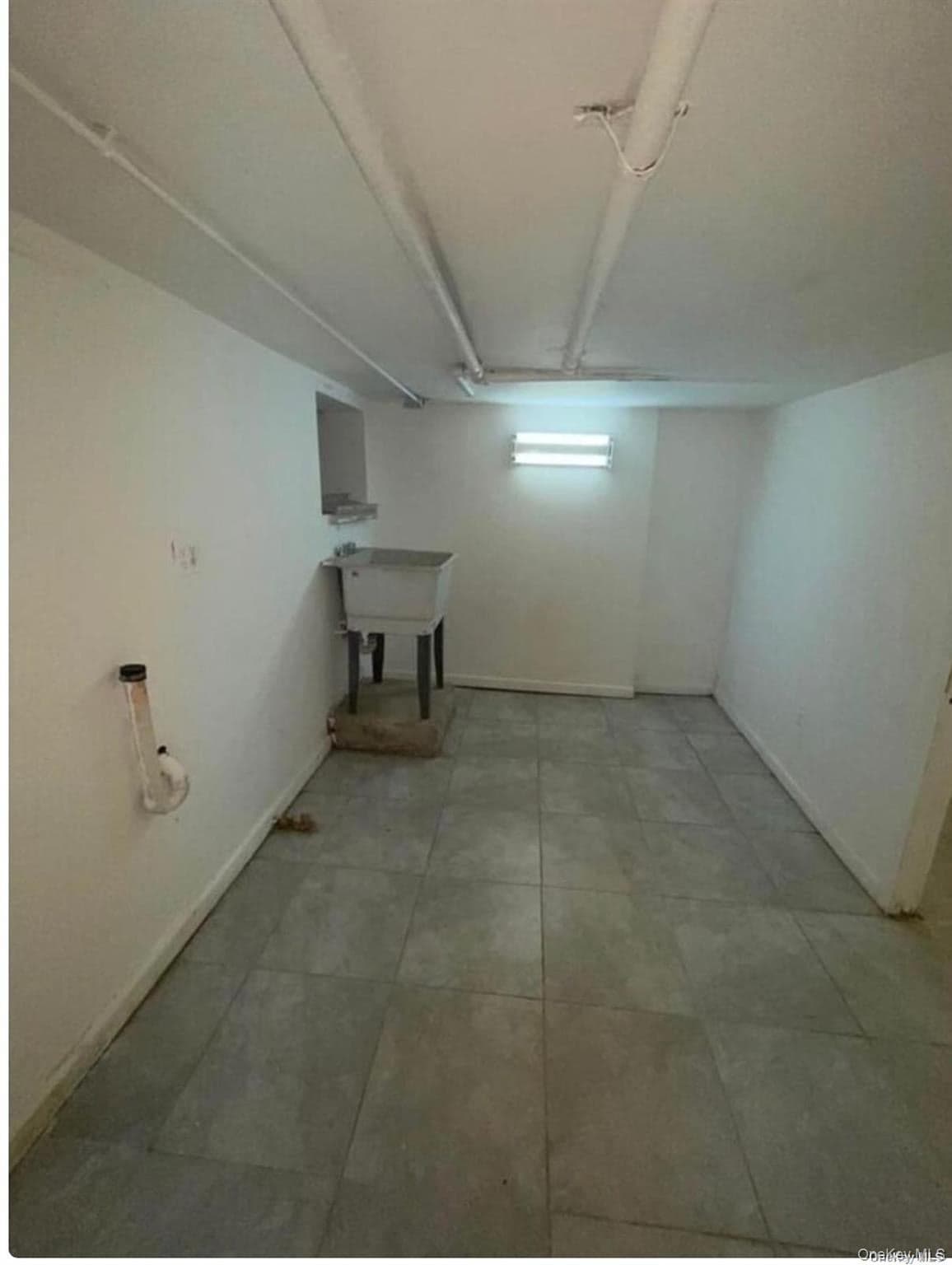 686 E 223rd Street Unit: B thumbnail 8