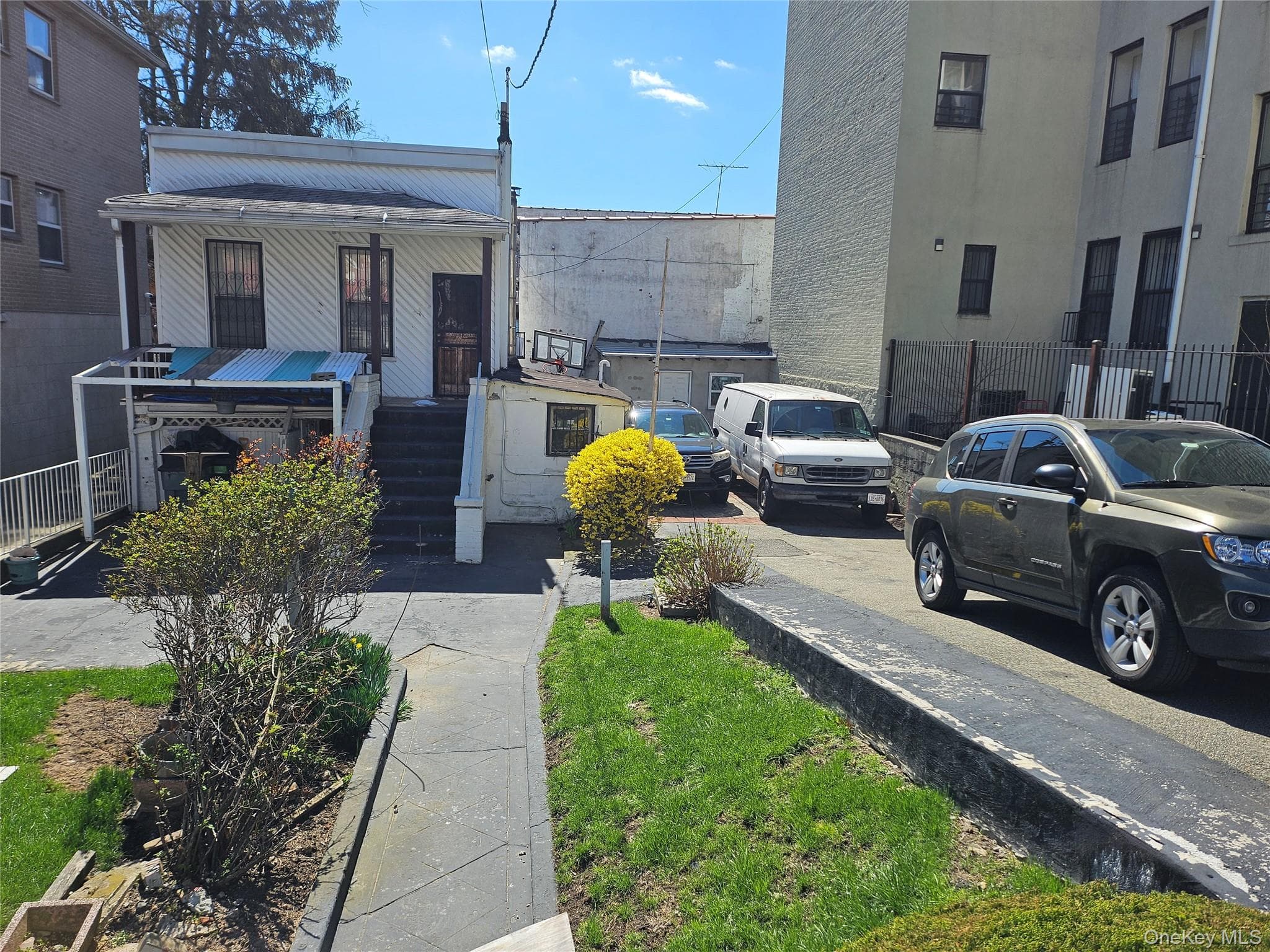 956 Hegeman Avenue photo 1