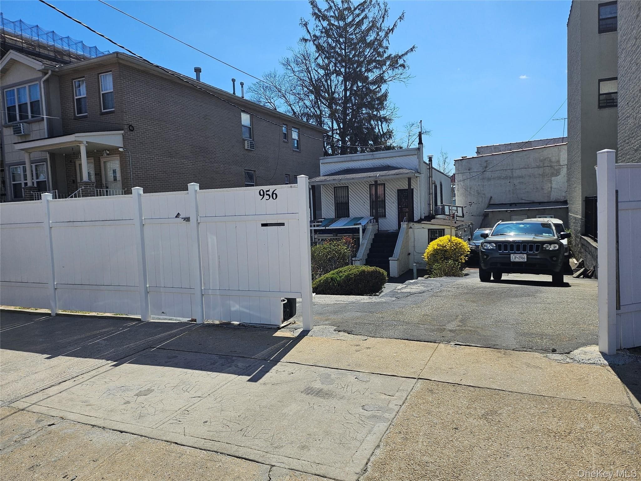 956 Hegeman Avenue thumbnail 3