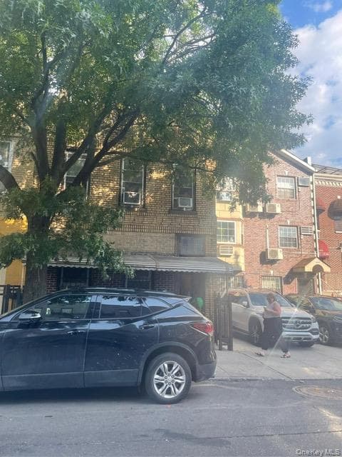 1490 Gates Avenue photo 1