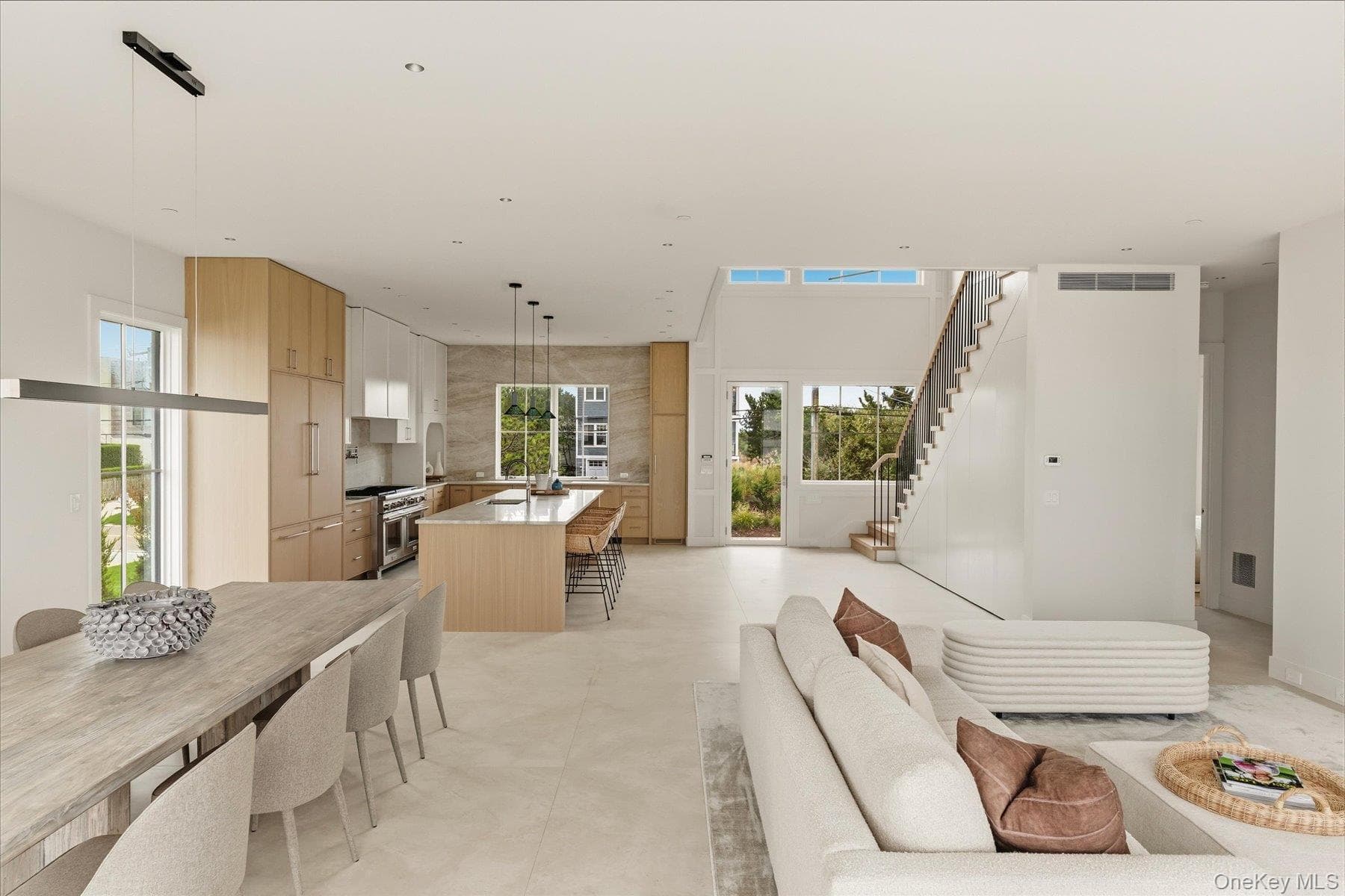 498 Dune Road thumbnail 9