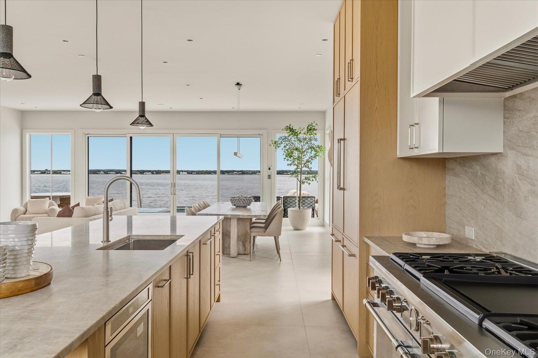 498 Dune Road thumbnail 18