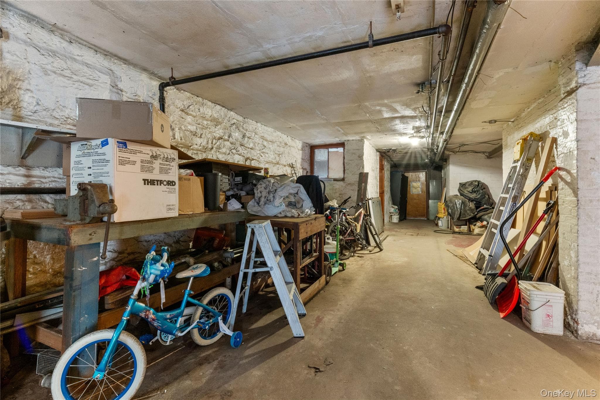 1822 Putnam Avenue thumbnail 15