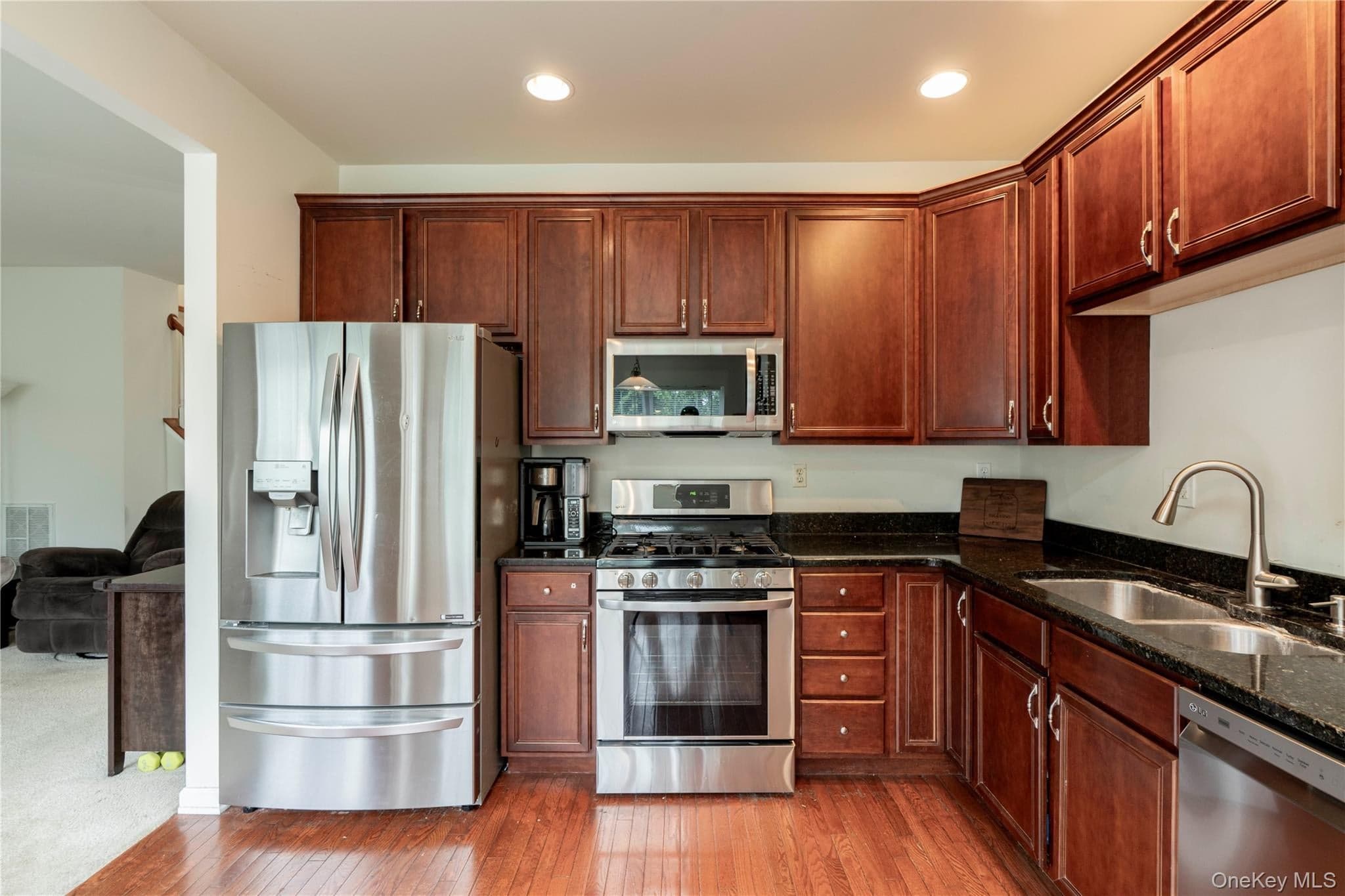 908 Huntington Drive thumbnail 5