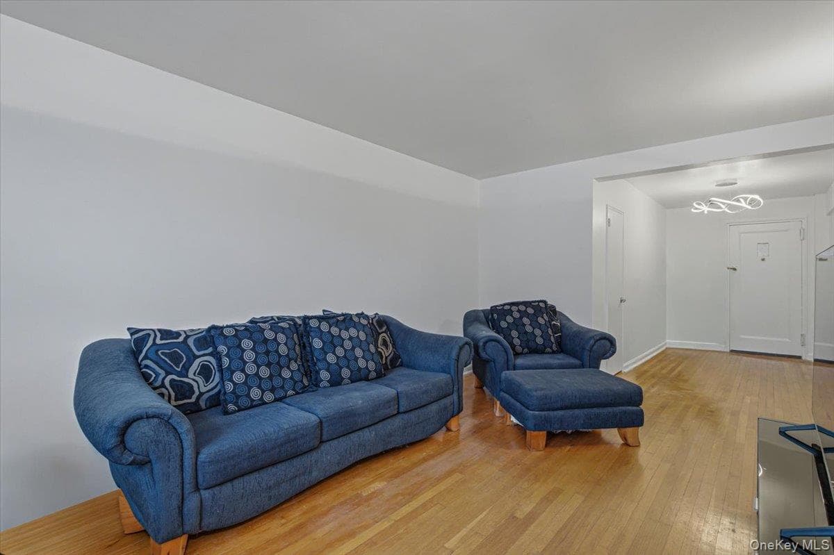 2107 Wallace Ave Wallace AVE Unit: 6A thumbnail 5