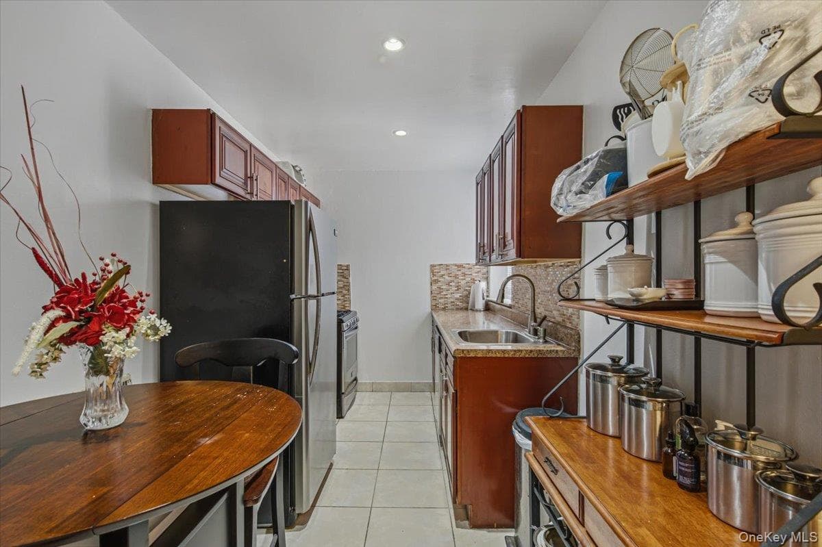 2107 Wallace Ave Wallace AVE Unit: 6A thumbnail 9