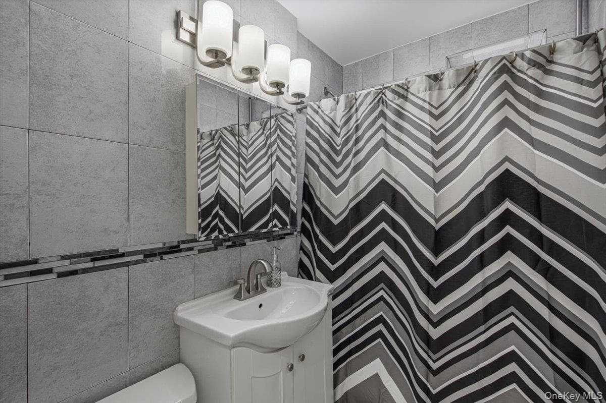 2107 Wallace Ave Wallace AVE Unit: 6A thumbnail 6