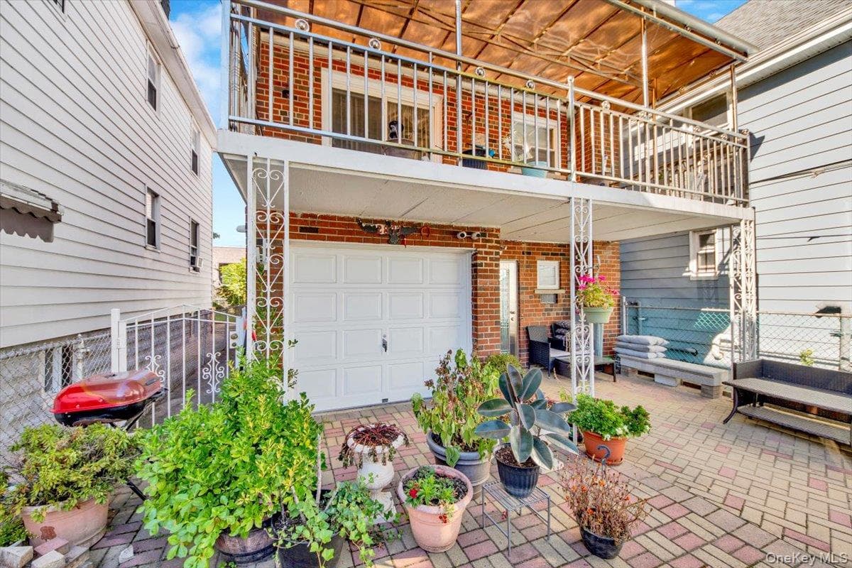 2877 Waterbury Avenue thumbnail 3