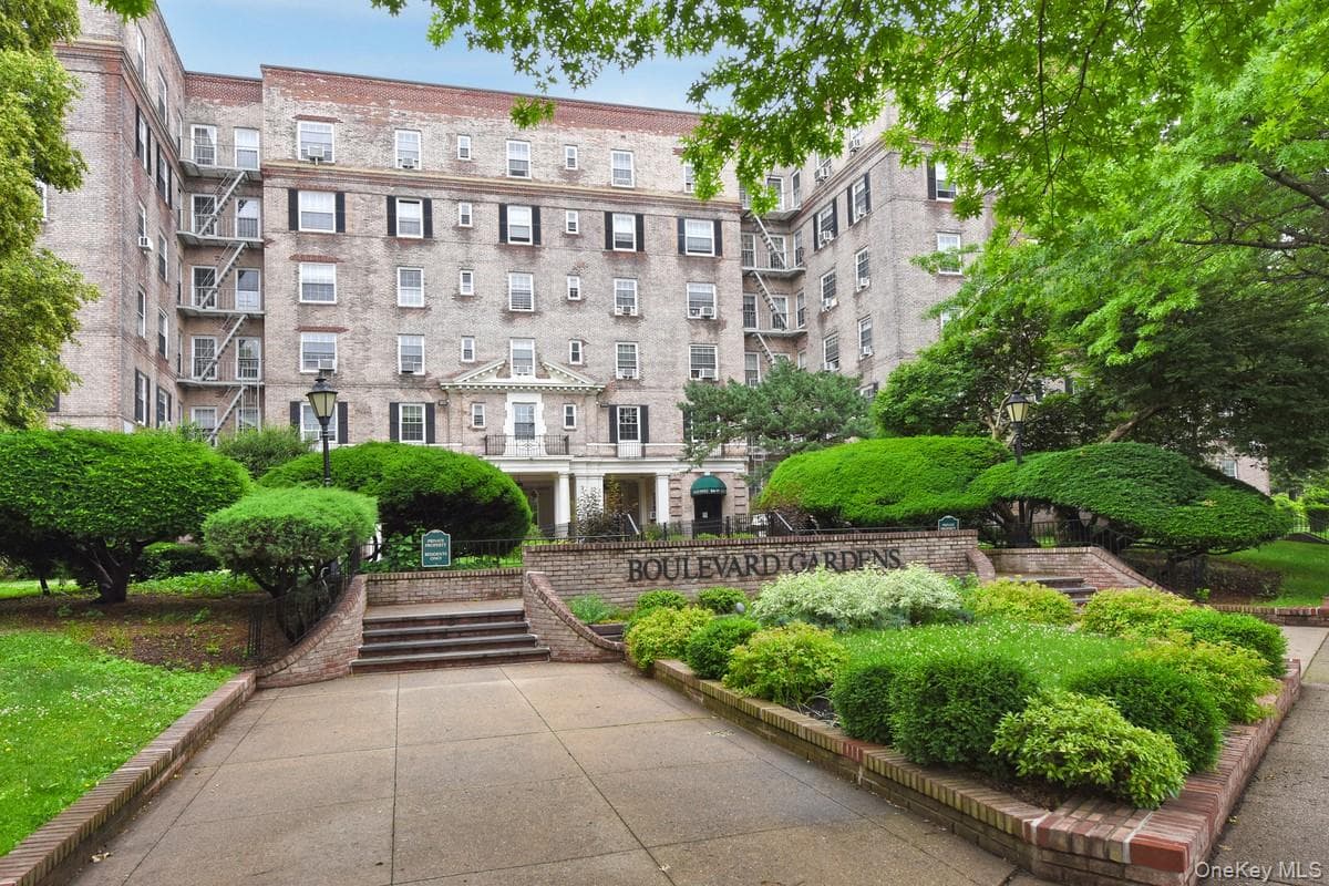 5136 30th Avenue Unit: 3B, Woodside