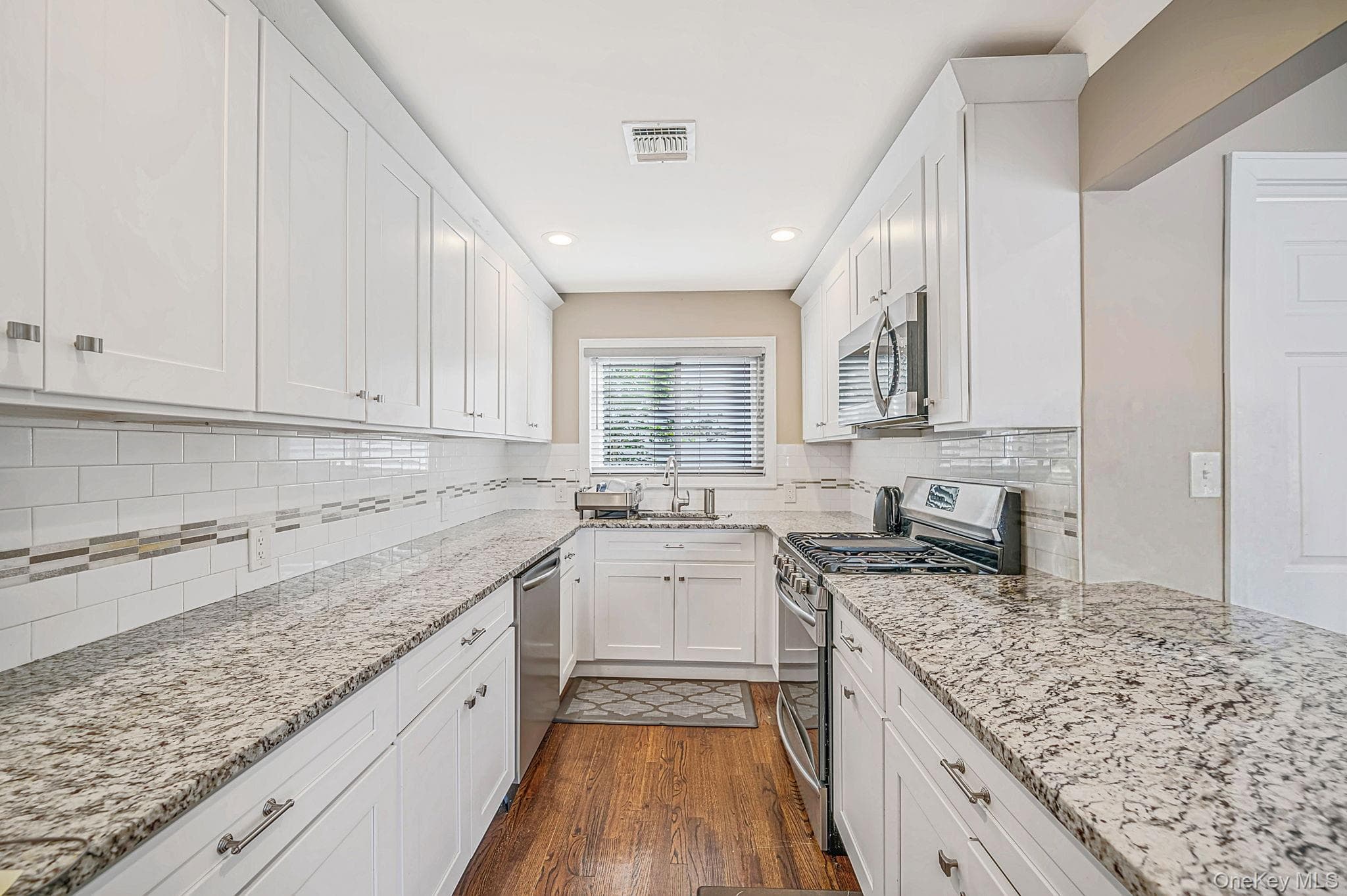 354 Seaford Avenue thumbnail 11