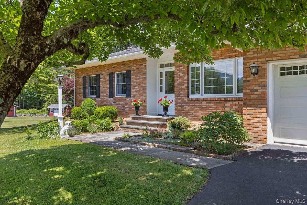 52 Brodhead Road photo 1