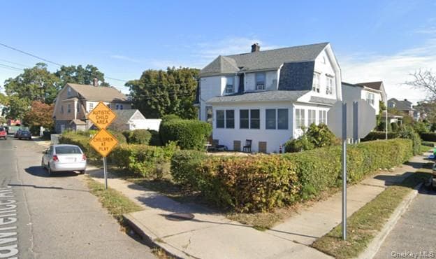 274 Lawrence Avenue thumbnail 4