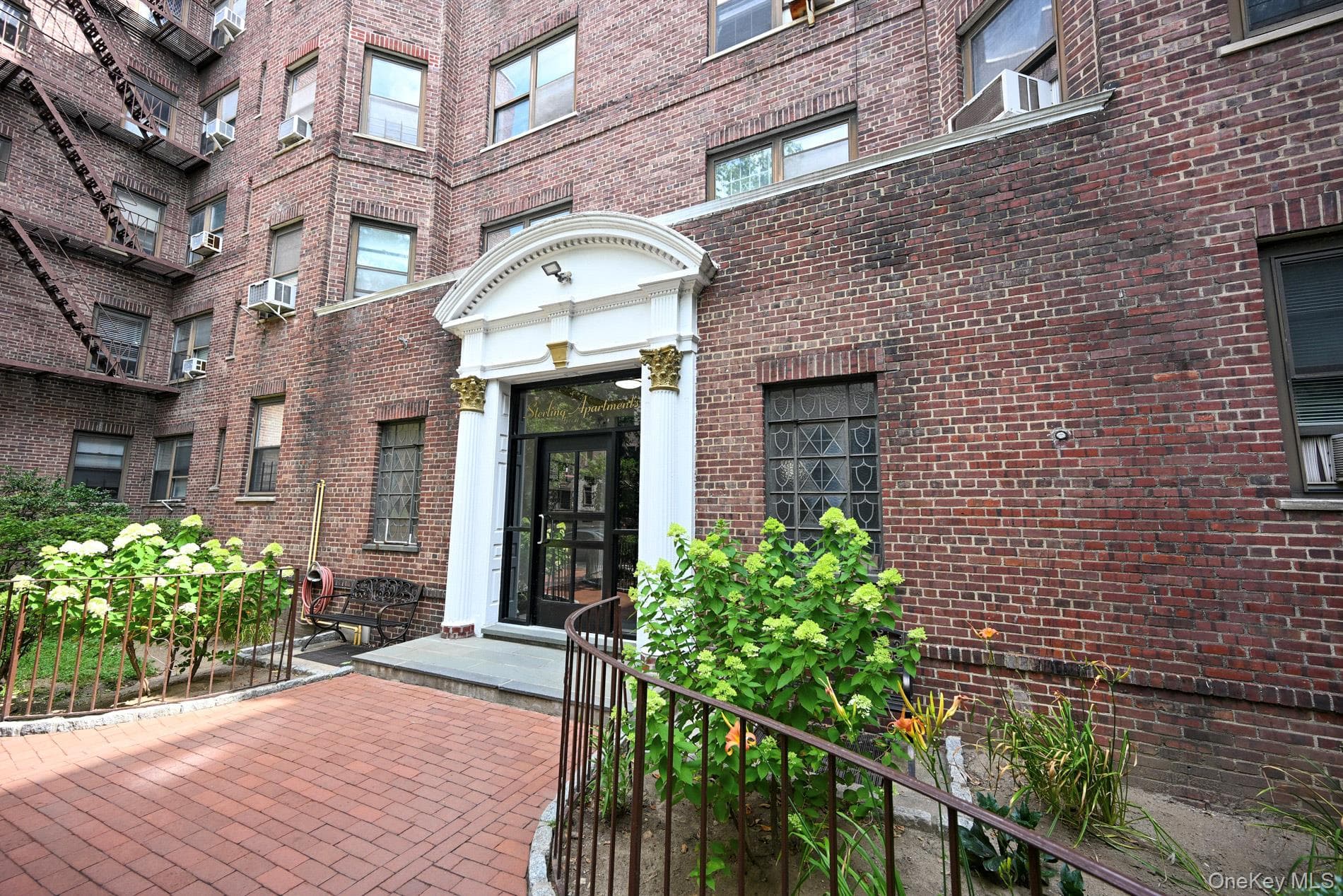 61-41 Saunders Street Unit: B25 thumbnail 4