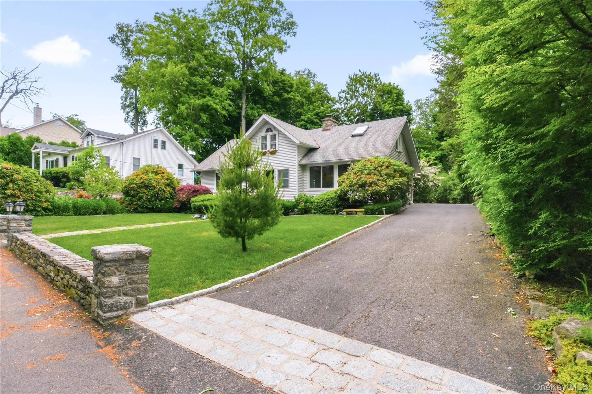 24 Tamarack Road thumbnail 3