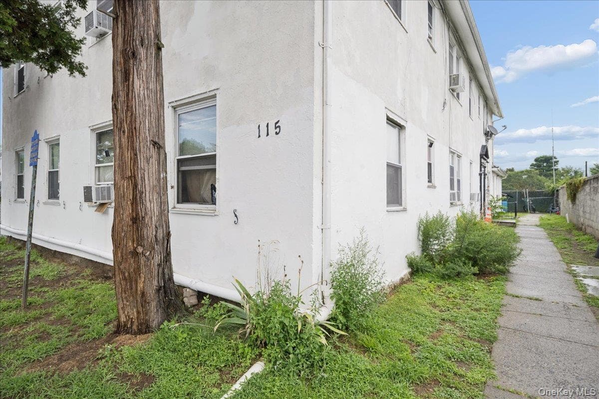115 N Barry Avenue thumbnail 3
