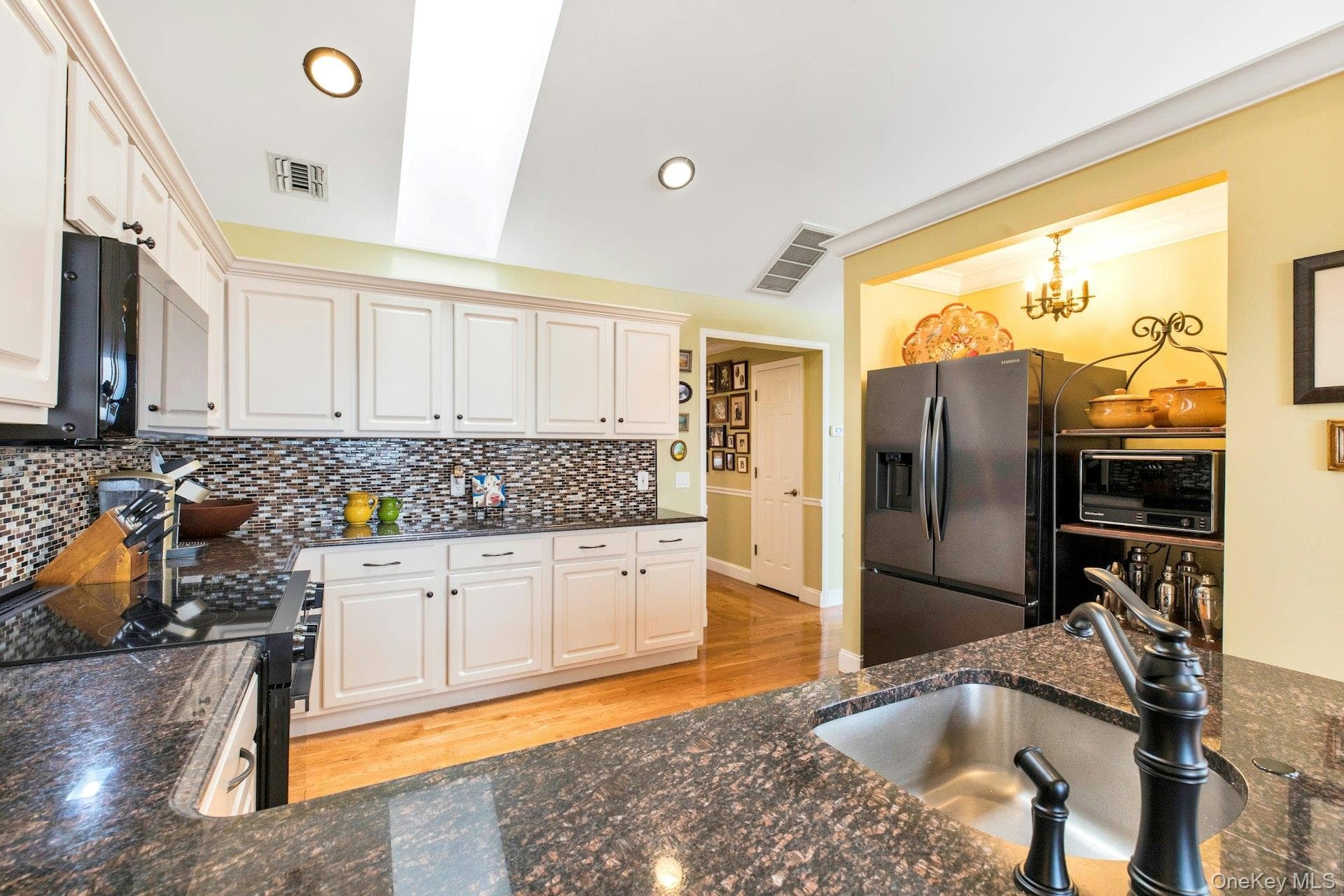 3104 Bluffs Drive thumbnail 13