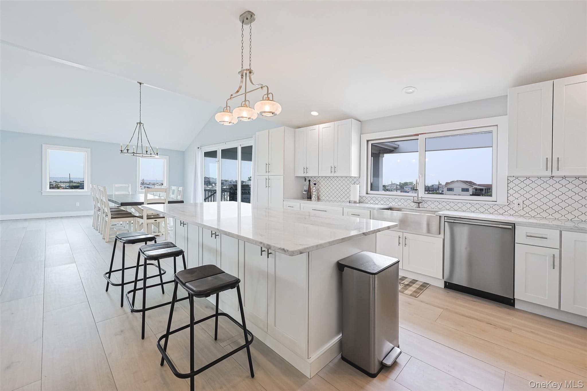 390 E Shore Road thumbnail 8