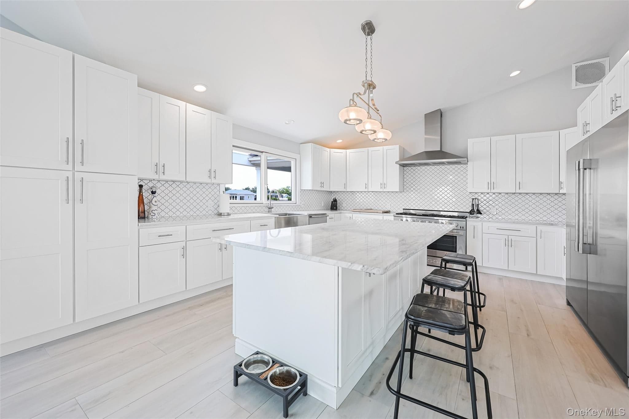 390 E Shore Road thumbnail 9