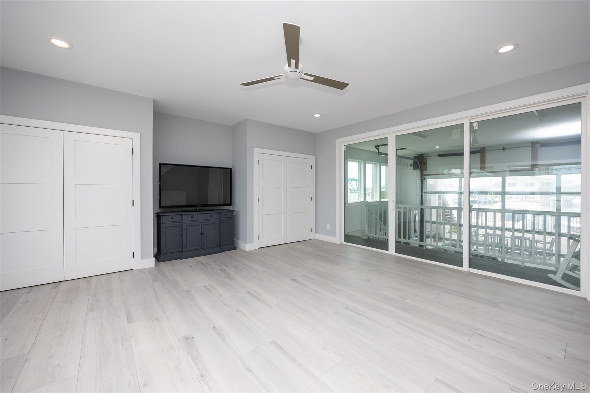 390 E Shore Road thumbnail 15