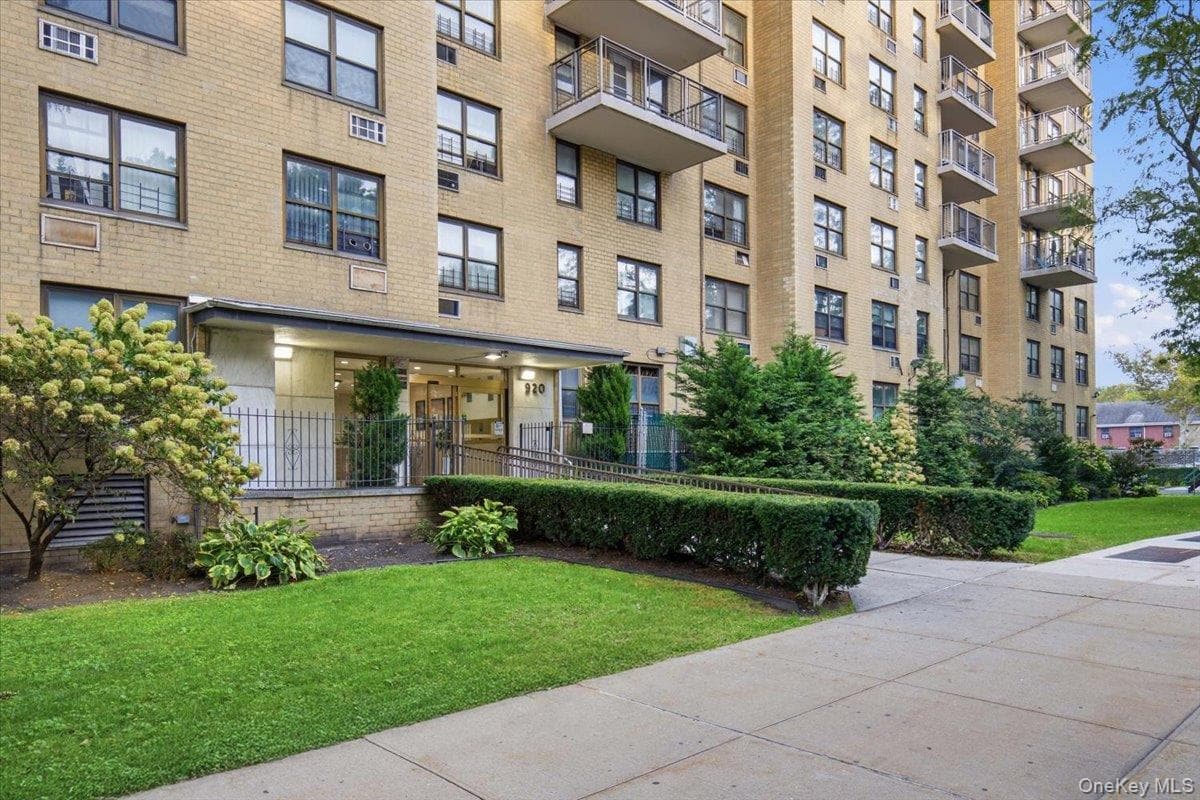 920 Metcalf Avenue Unit: 19A, Bronx