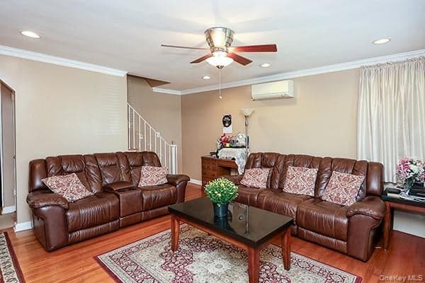 1408 Lowell Avenue thumbnail 4