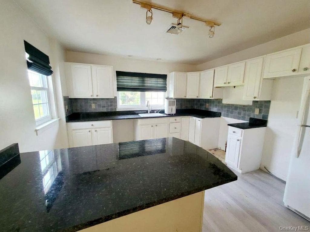 120 Highwood Drive thumbnail 4