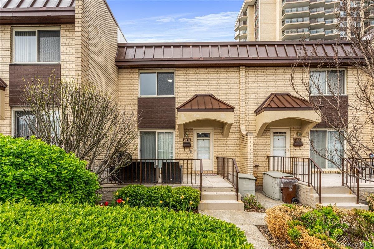 215-15 23rd Avenue Unit: TH 10, Bayside