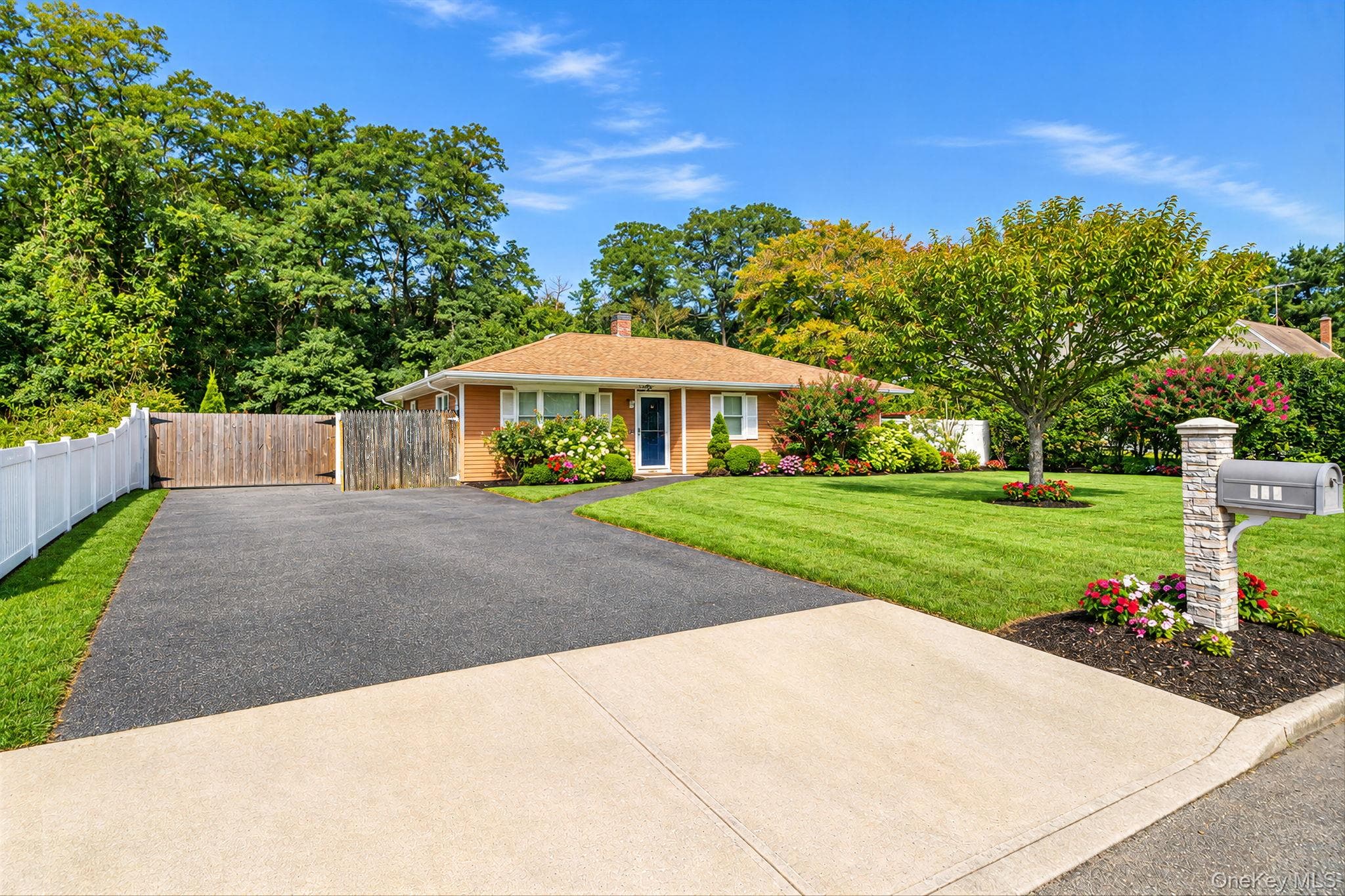 542 Agamemnon Avenue thumbnail 2
