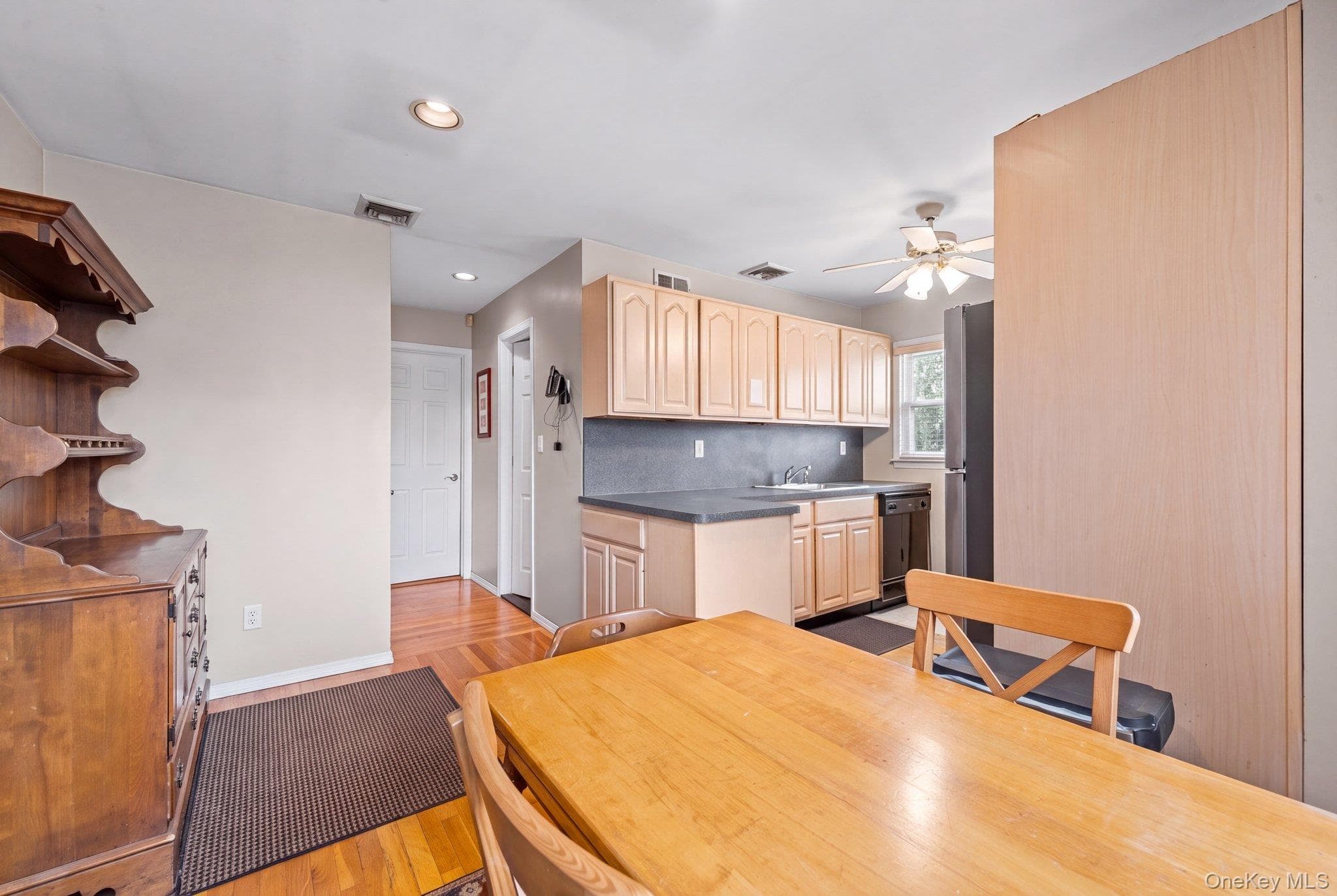 3866 Drake Street thumbnail 26