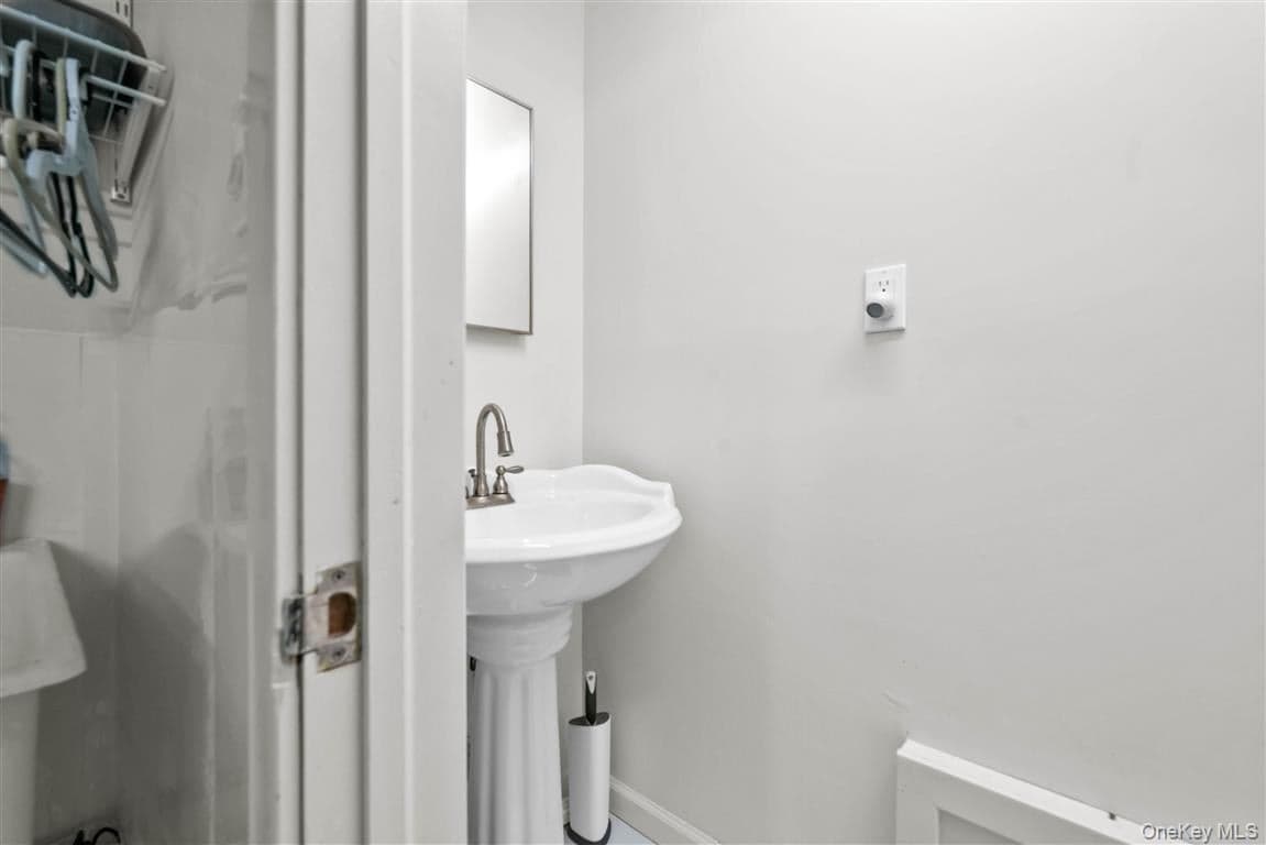 105 Park Lane thumbnail 34