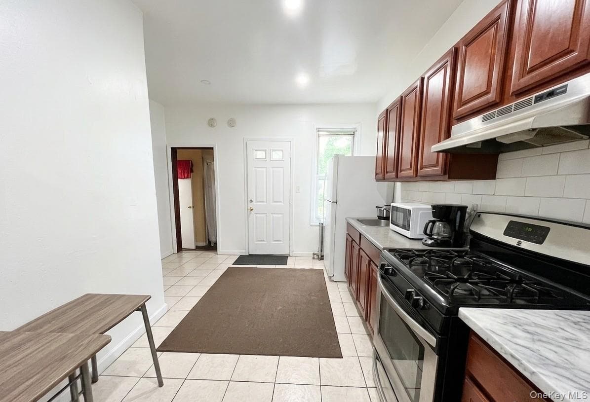 1542 Saint Lawrence Avenue thumbnail 11